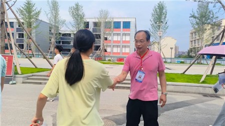 2025郡华高考感动特辑：师者如灯暖征途