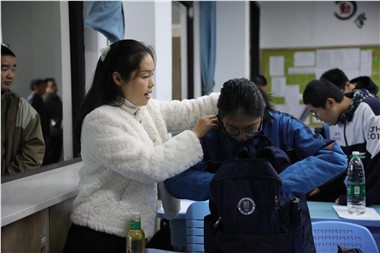 教育，是一场温暖的「合谋」——郡华高一家长会