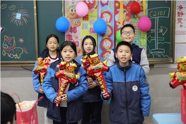 小马驹腾骧回归，郡华园朝气扑面！